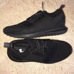 NEW !!! UNDER ARMOUR SNEAKERS 55$